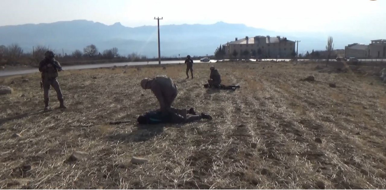 Şırnak polisinden nefes kesen silahlı soygun tatbikatı