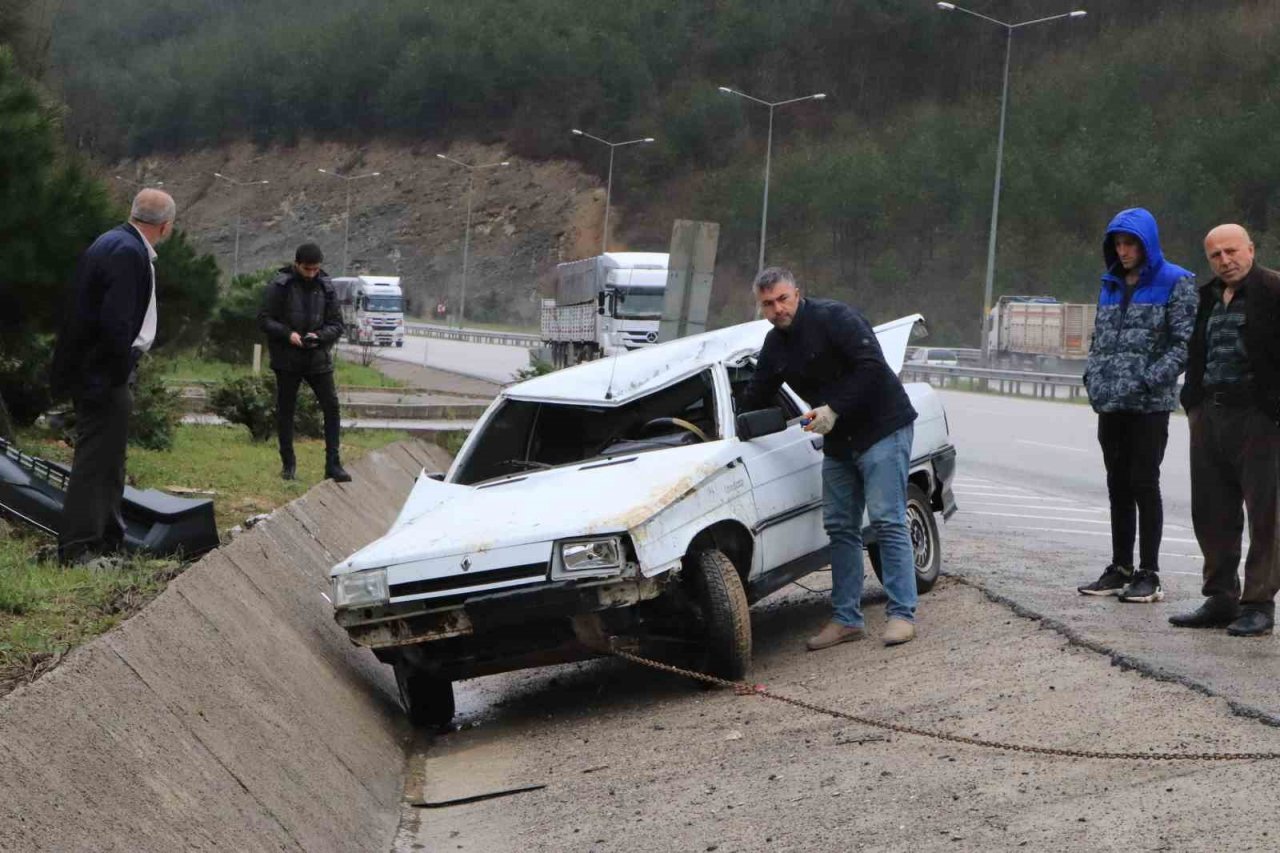 Takla atan otomobilden burnu bile kanamadan kurtuldu
