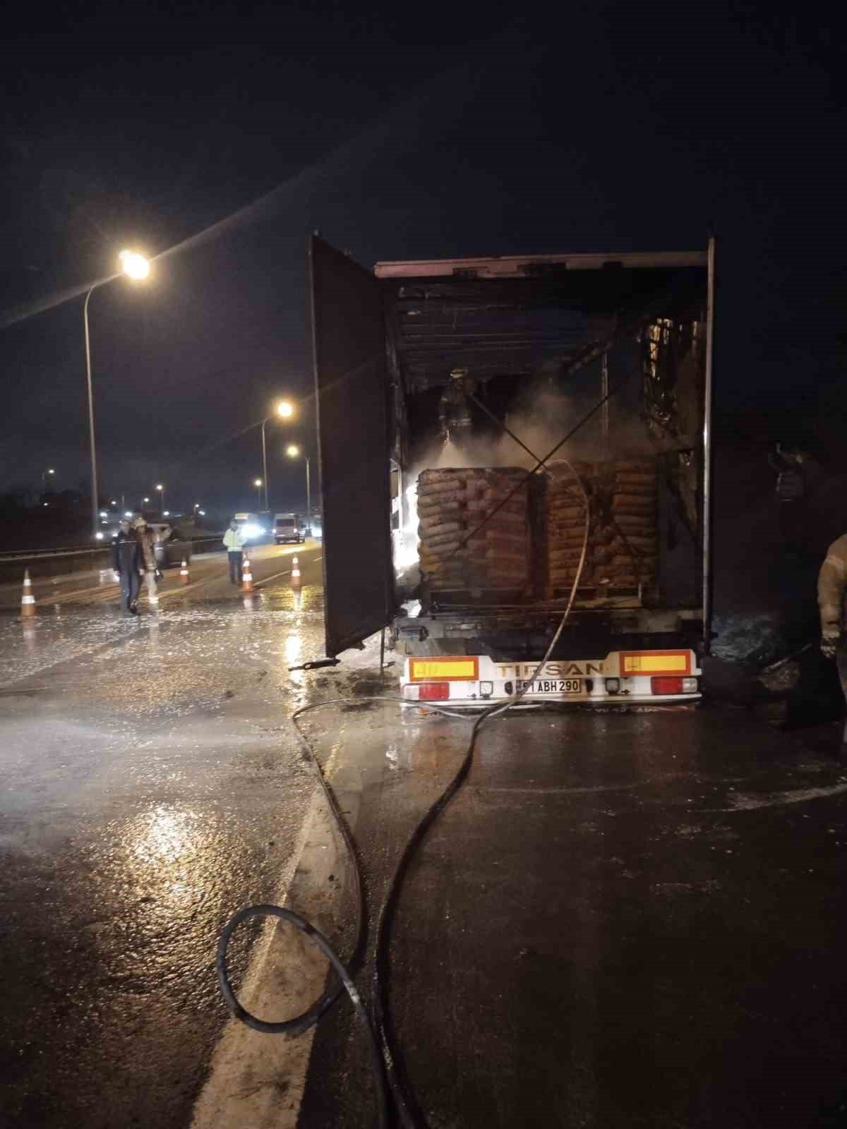 TEM Otoyolu’nda tır yangını