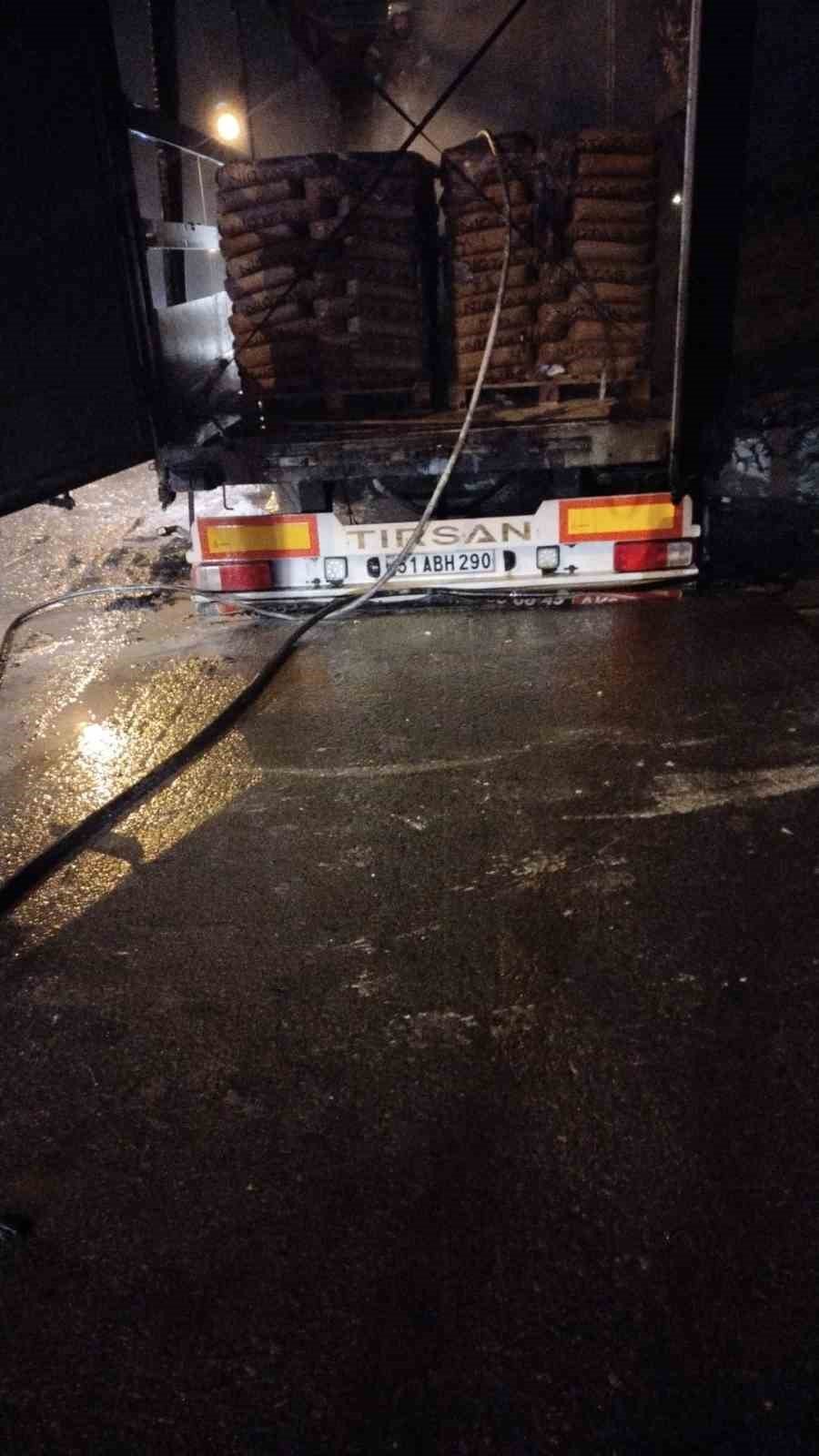 TEM Otoyolu’nda tır yangını