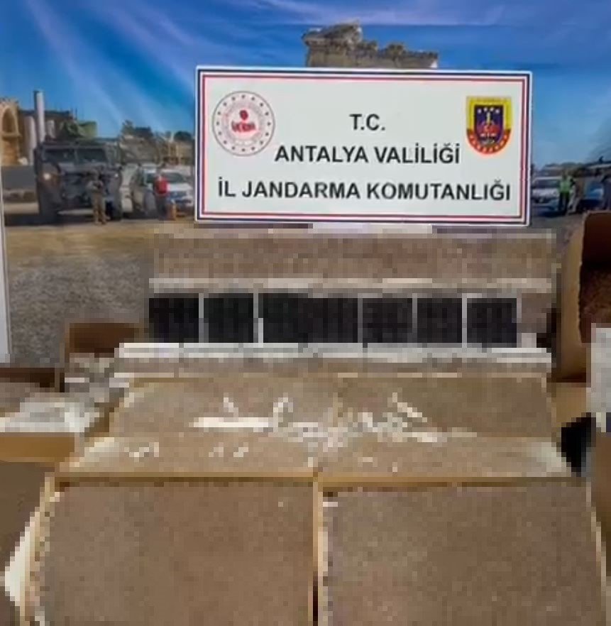Antalya’da 261 bin 600 adet makaron ele geçirildi