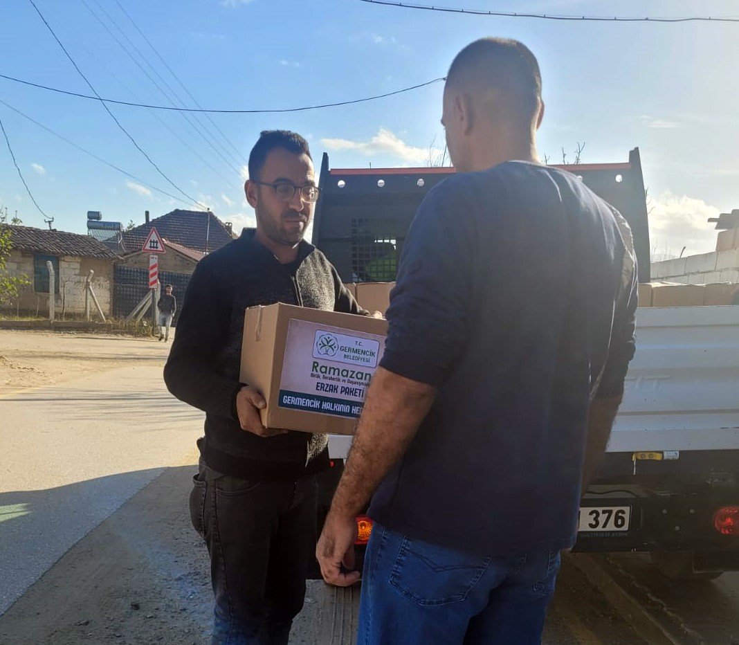 Germencik Belediyesi’nden ihtiyaç sahiplerine Ramazan kolisi dağıtılıyor