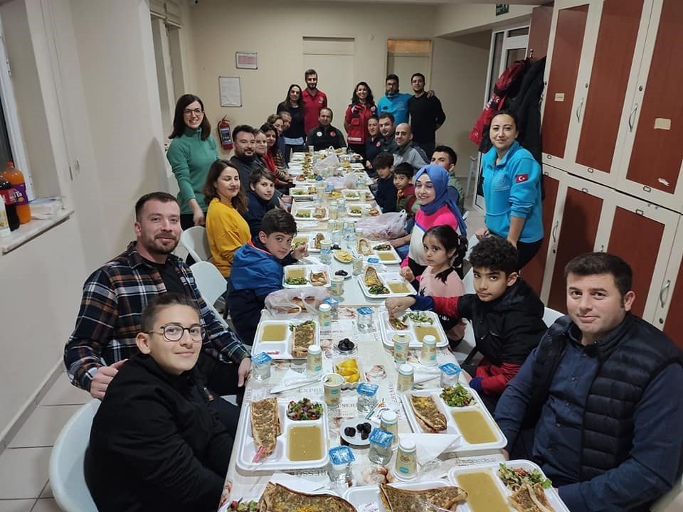 Aydın İl Sağlık Müdürü Şenkul, UMKE istasyonu görevlileri ile iftar yaptı