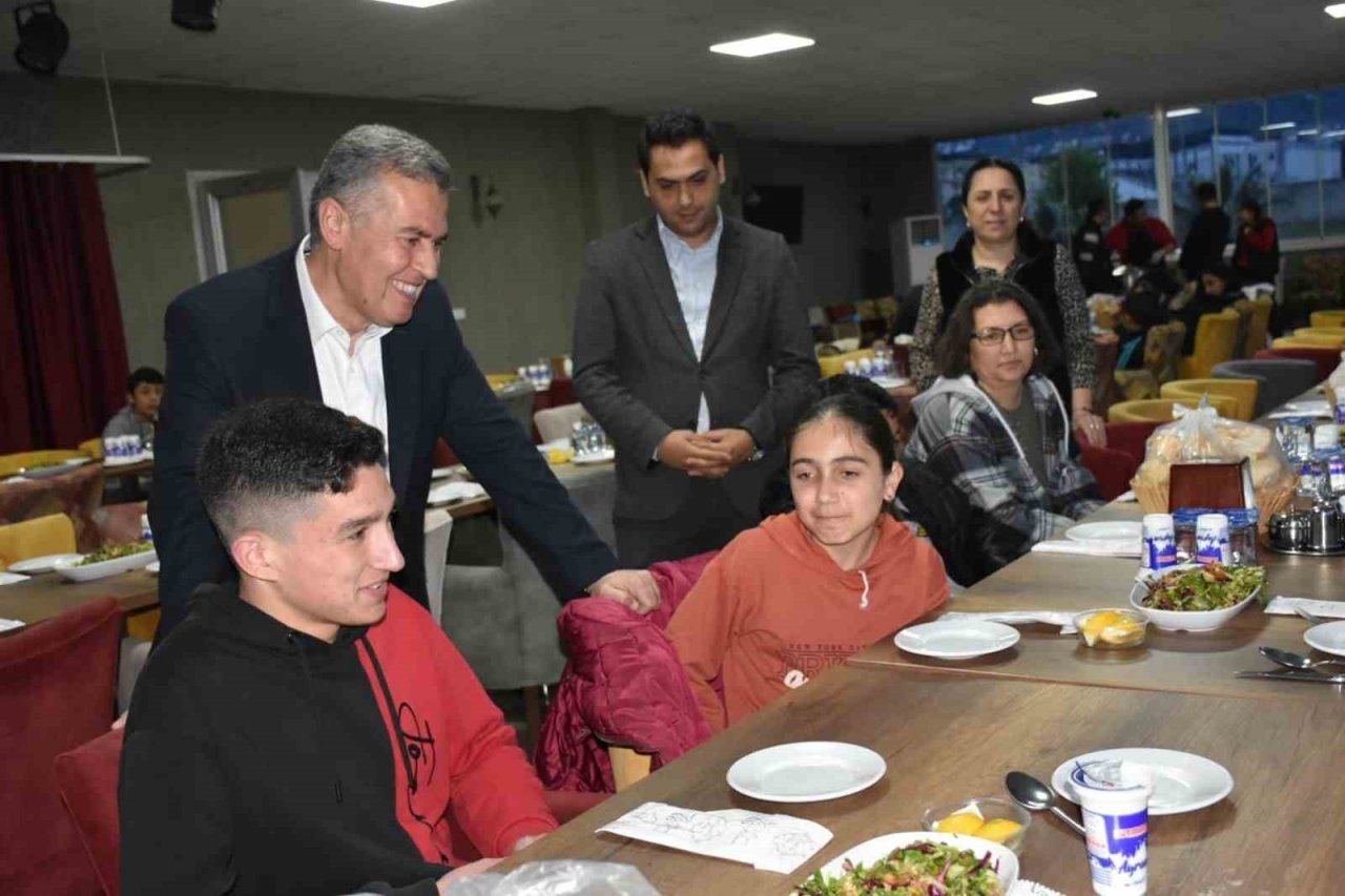 Buharkent’te yetimler unutulmadı