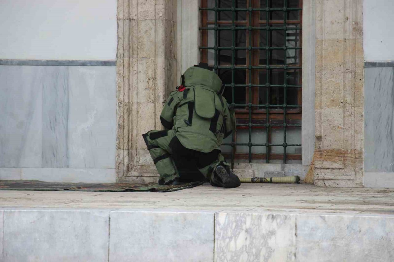 Bomba ihbarı yapılan valizden, battaniye çıktı