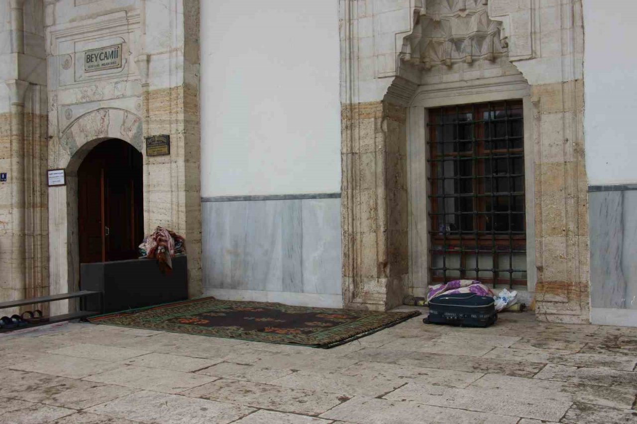 Bomba ihbarı yapılan valizden, battaniye çıktı