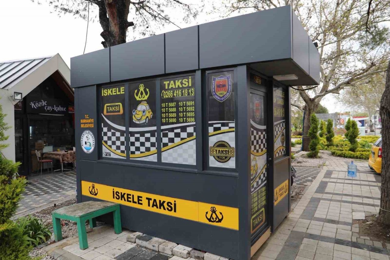 Burhaniye’de taksi durakları tek tip oluyor
