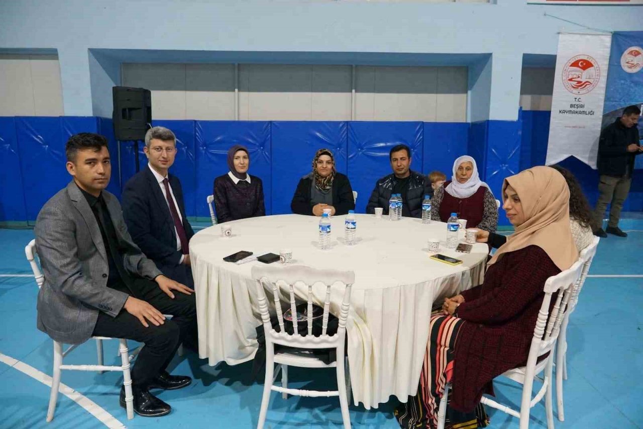 Beşiri’de şehit yakınları, yetim ve depremzedeler için iftar programı düzenlendi