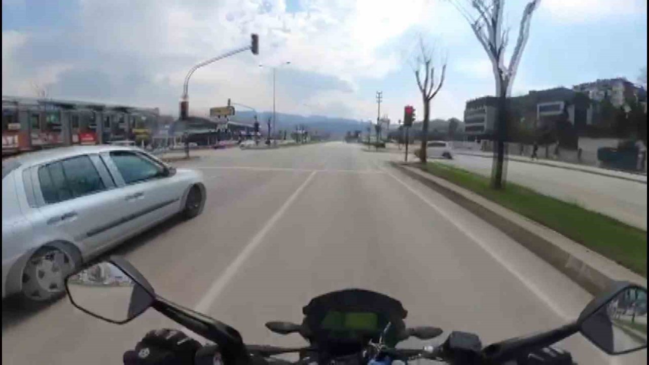 Sürücülerin ölümden döndükleri anlar kamerada