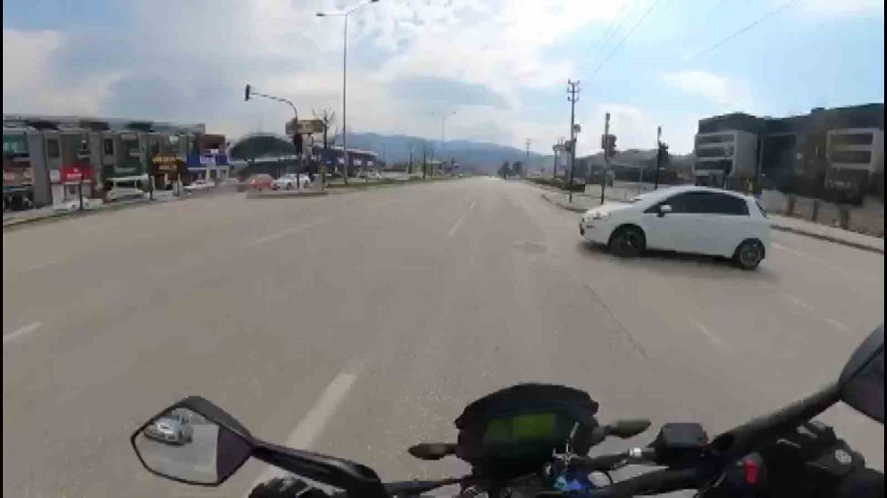 Sürücülerin ölümden döndükleri anlar kamerada