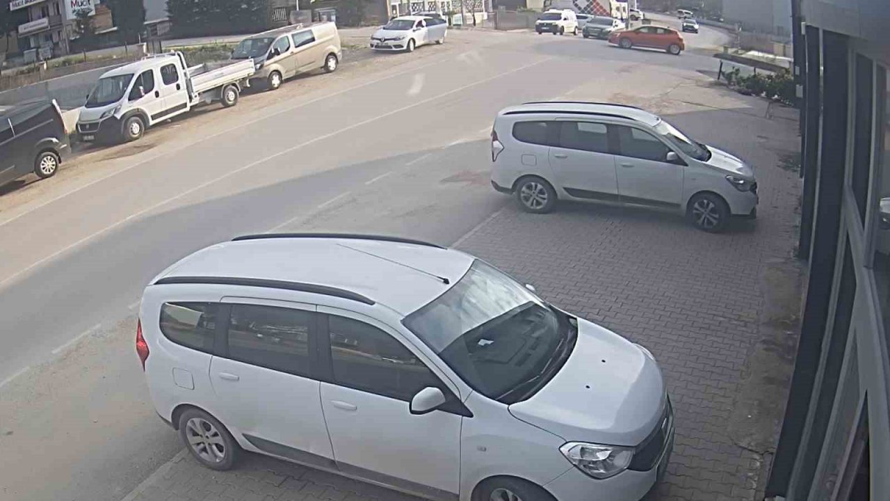 Sürücülerin ölümden döndükleri anlar kamerada