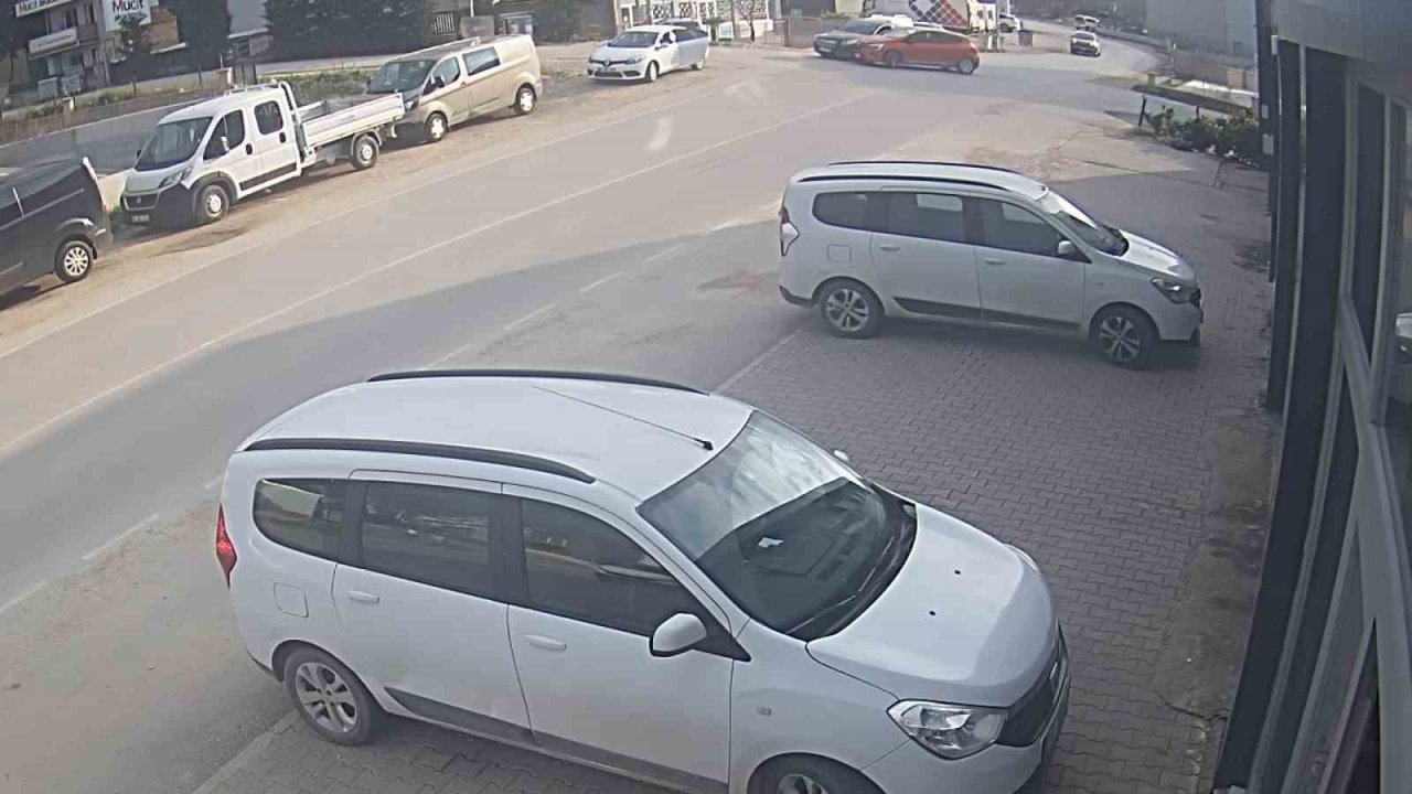 Sürücülerin ölümden döndükleri anlar kamerada