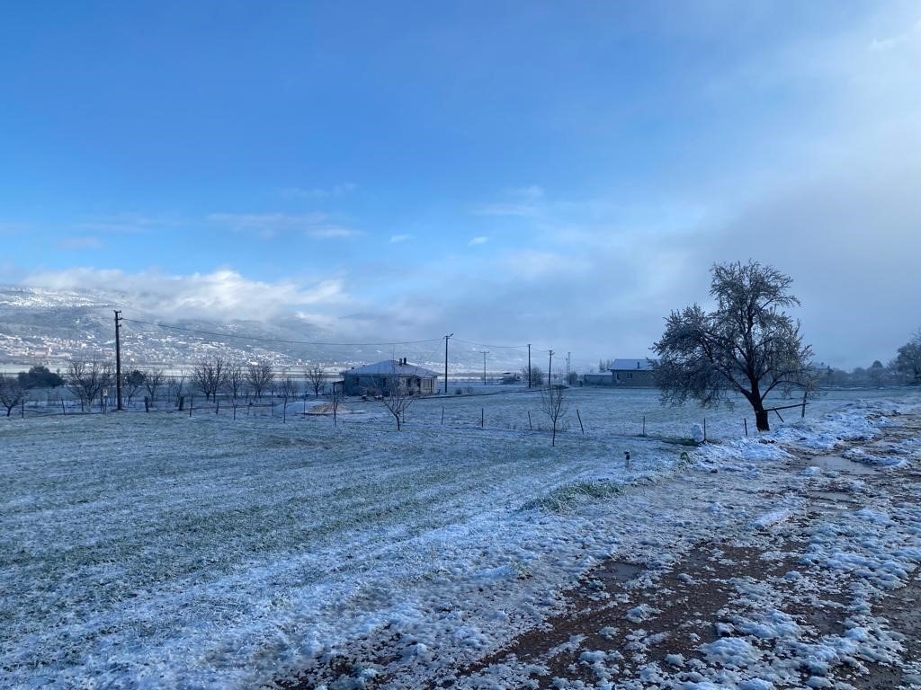 Denizli Nisan’ı karla karşıladı