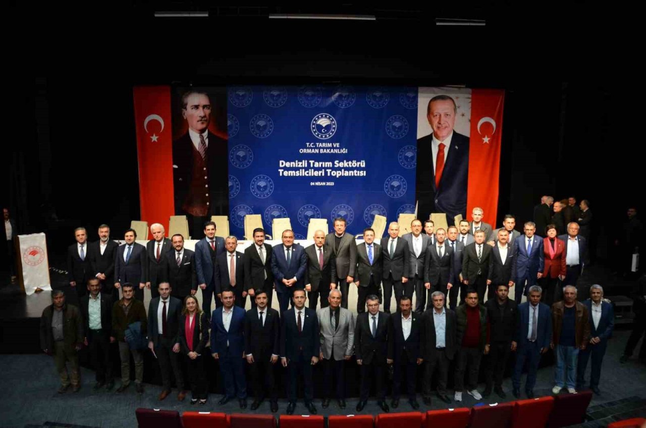 Bakan Kirişci, Denizli’nin çilek ve domates seralarını inceledi