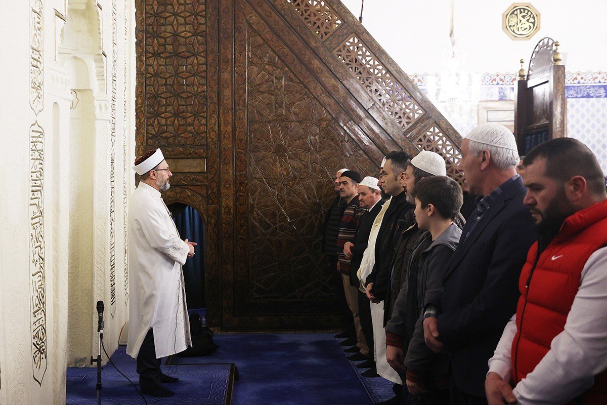Diyanet İşleri Başkanı Erbaş, Hacı Bayram Veli Camii’nde teravih namazı kıldırdı
