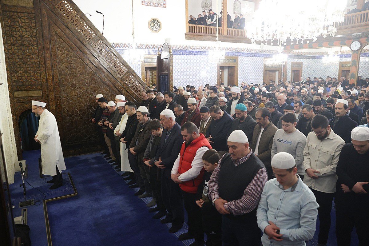 Diyanet İşleri Başkanı Erbaş, Hacı Bayram Veli Camii’nde teravih namazı kıldırdı