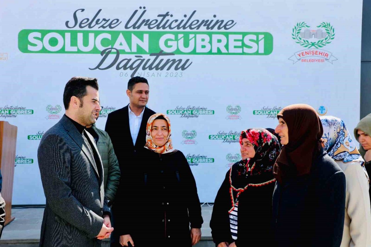 Diyarbakır’da 100 çiftçiye, 100 ton organik solucan gübresi