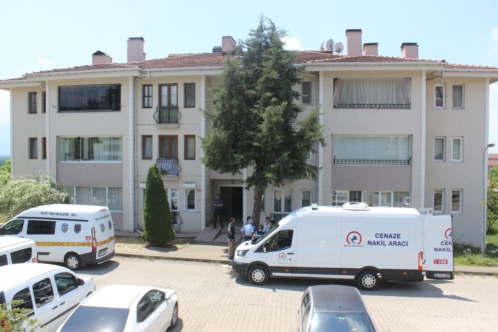 Eşini boğarak öldüren sanığa 18 yıl hapis