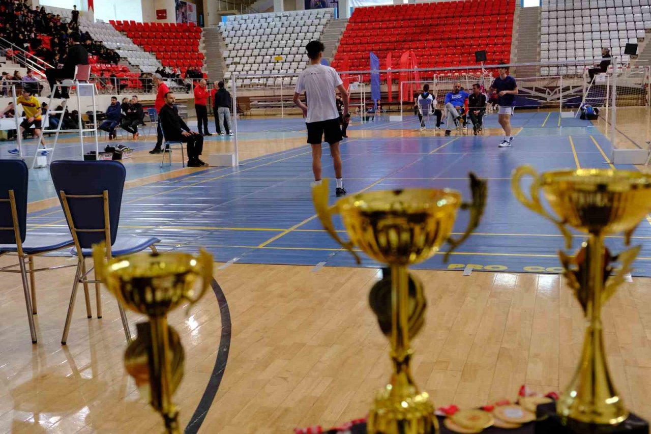 Okul Sporları Gençler Badminton Türkiye Şampiyonası Erzincan’da sona erdi