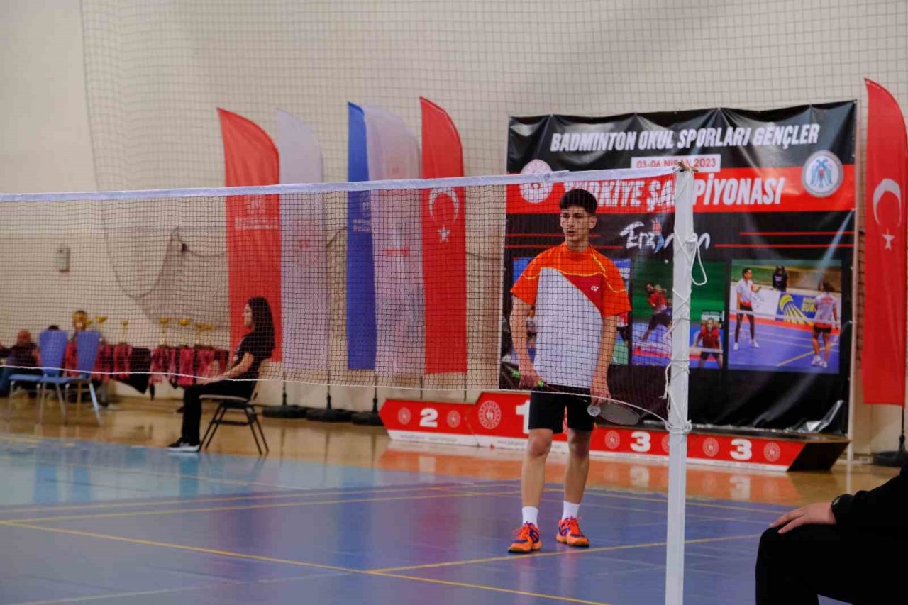 Okul Sporları Gençler Badminton Türkiye Şampiyonası Erzincan’da sona erdi