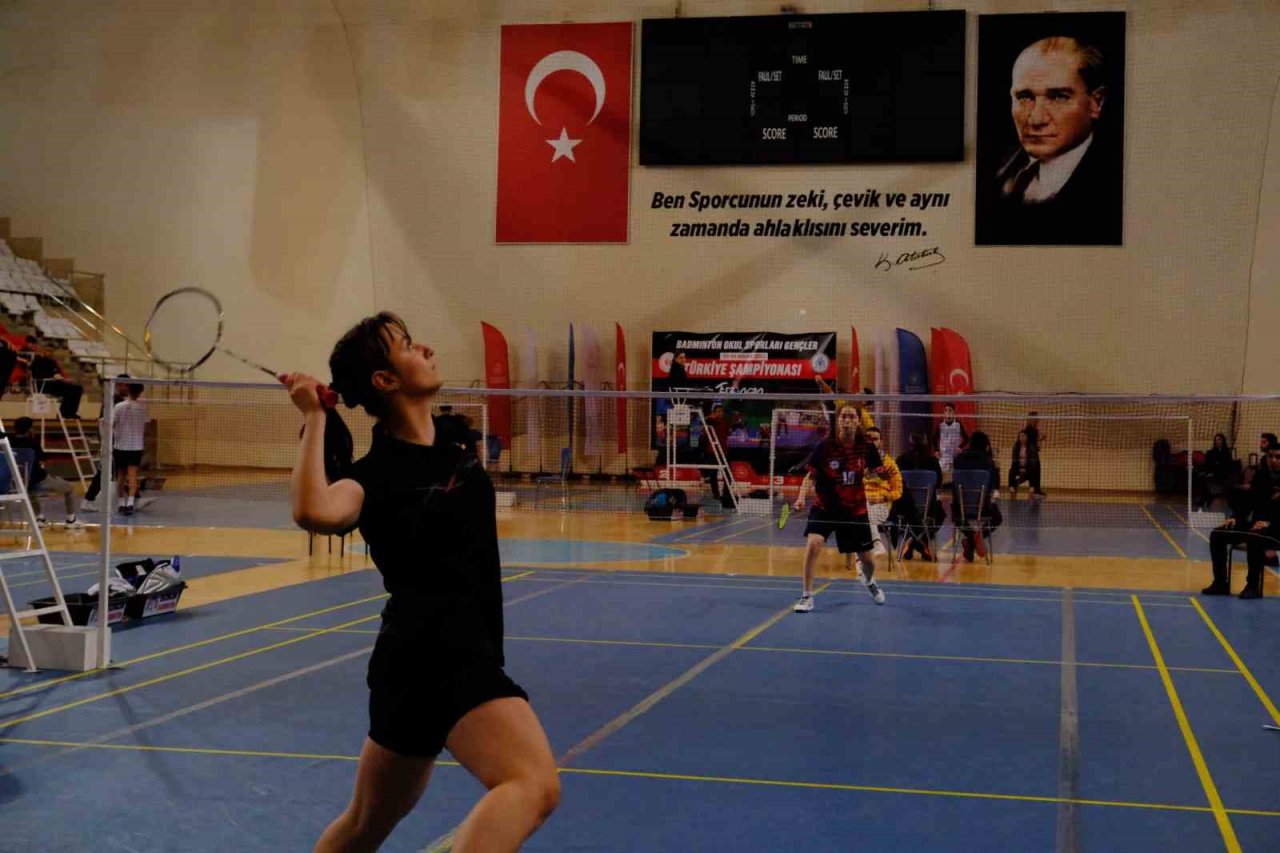 Okul Sporları Gençler Badminton Türkiye Şampiyonası Erzincan’da sona erdi
