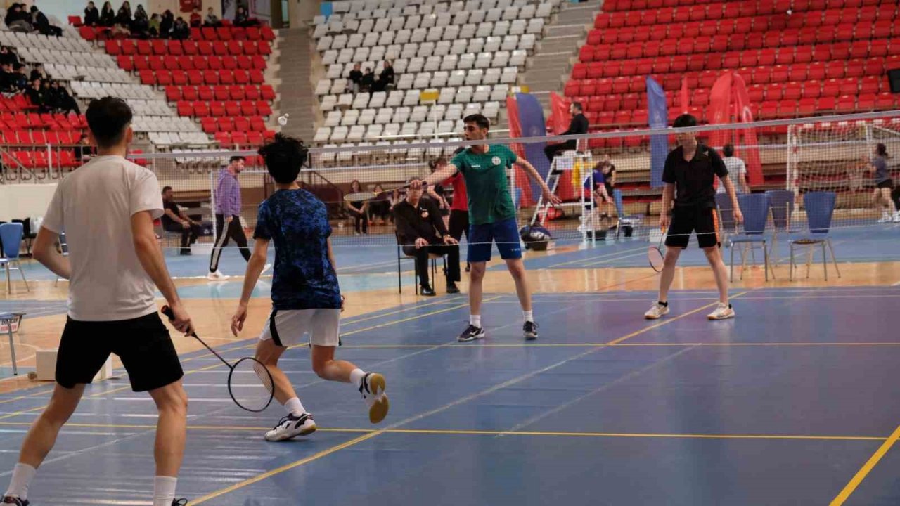 Okul Sporları Gençler Badminton Türkiye Şampiyonası Erzincan’da sona erdi