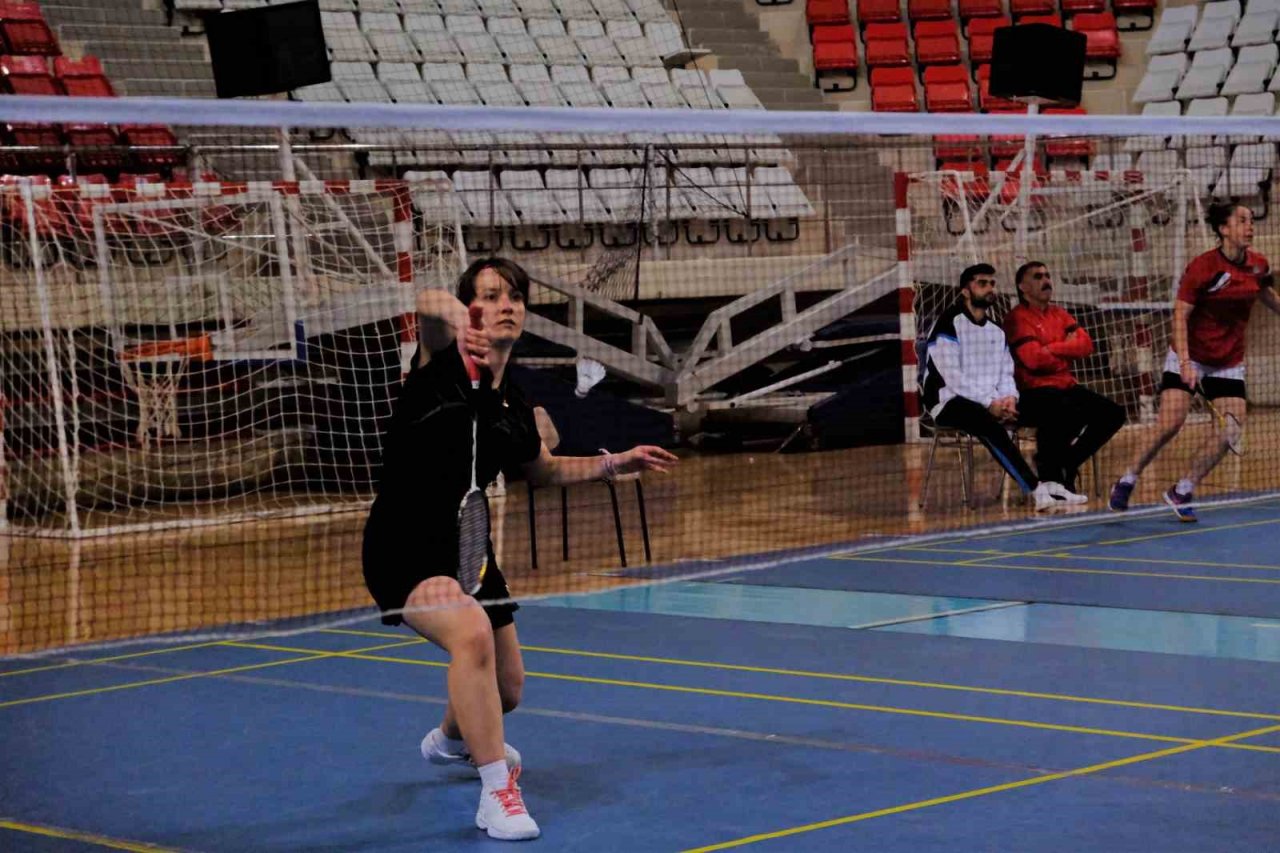 Okul Sporları Gençler Badminton Türkiye Şampiyonası Erzincan’da sona erdi