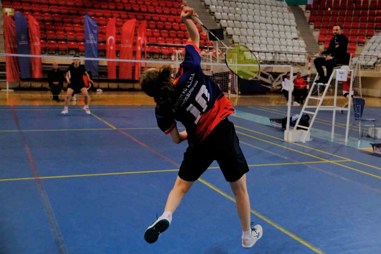 Okul Sporları Gençler Badminton Türkiye Şampiyonası Erzincan’da sona erdi