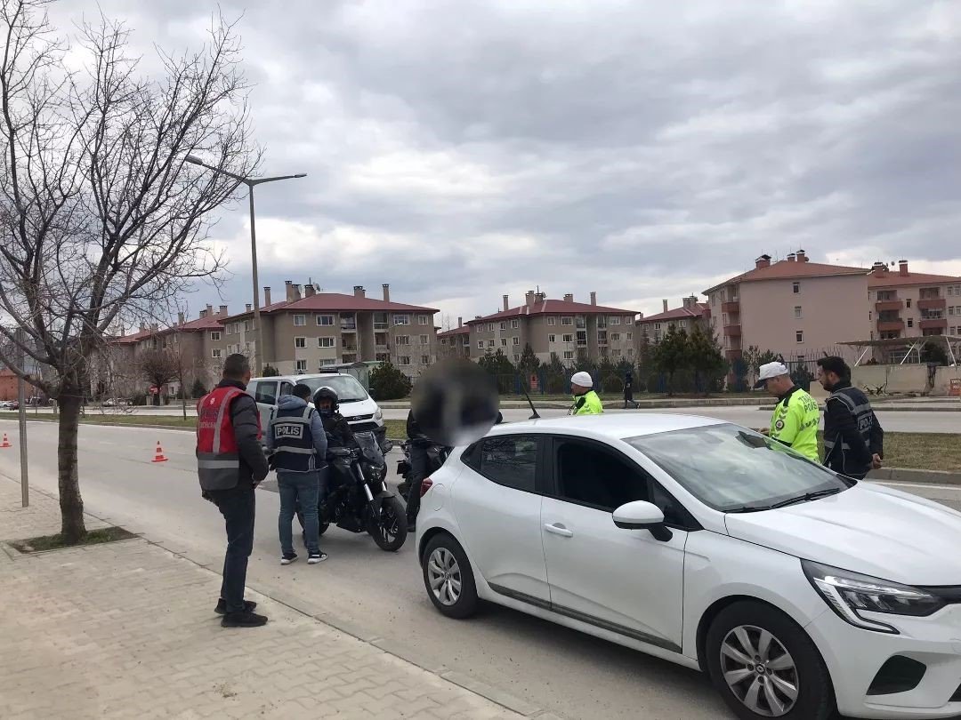 Erzincan’da 24 araç sürücüsüne 45 bin 367 lira ceza kesildi