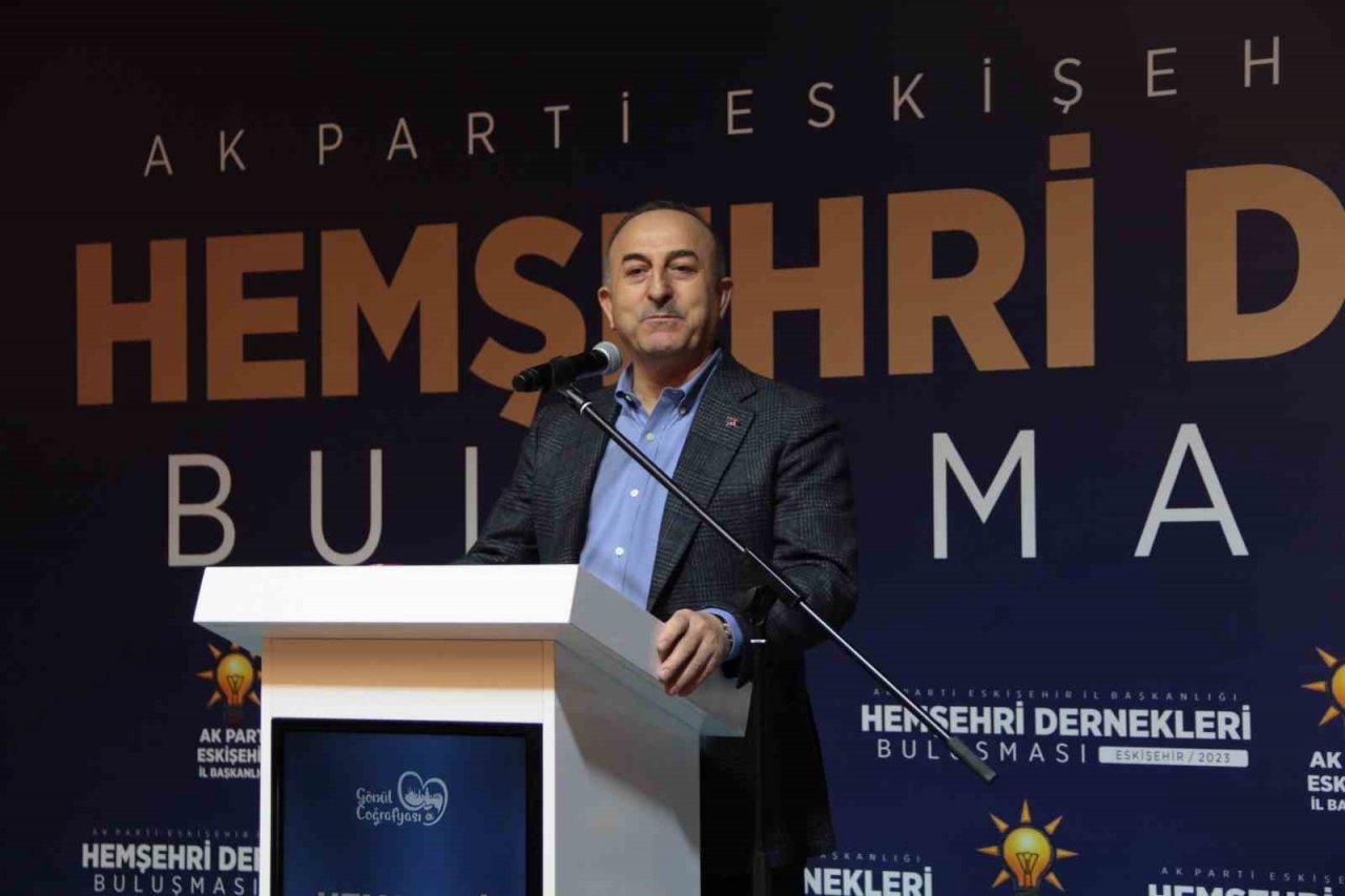 Dışişleri Bakanı Çavuşoğlu: "Bugün adayım diye çıkan bazı kişiler ’YPG terör örgütü değildir’ diyor”