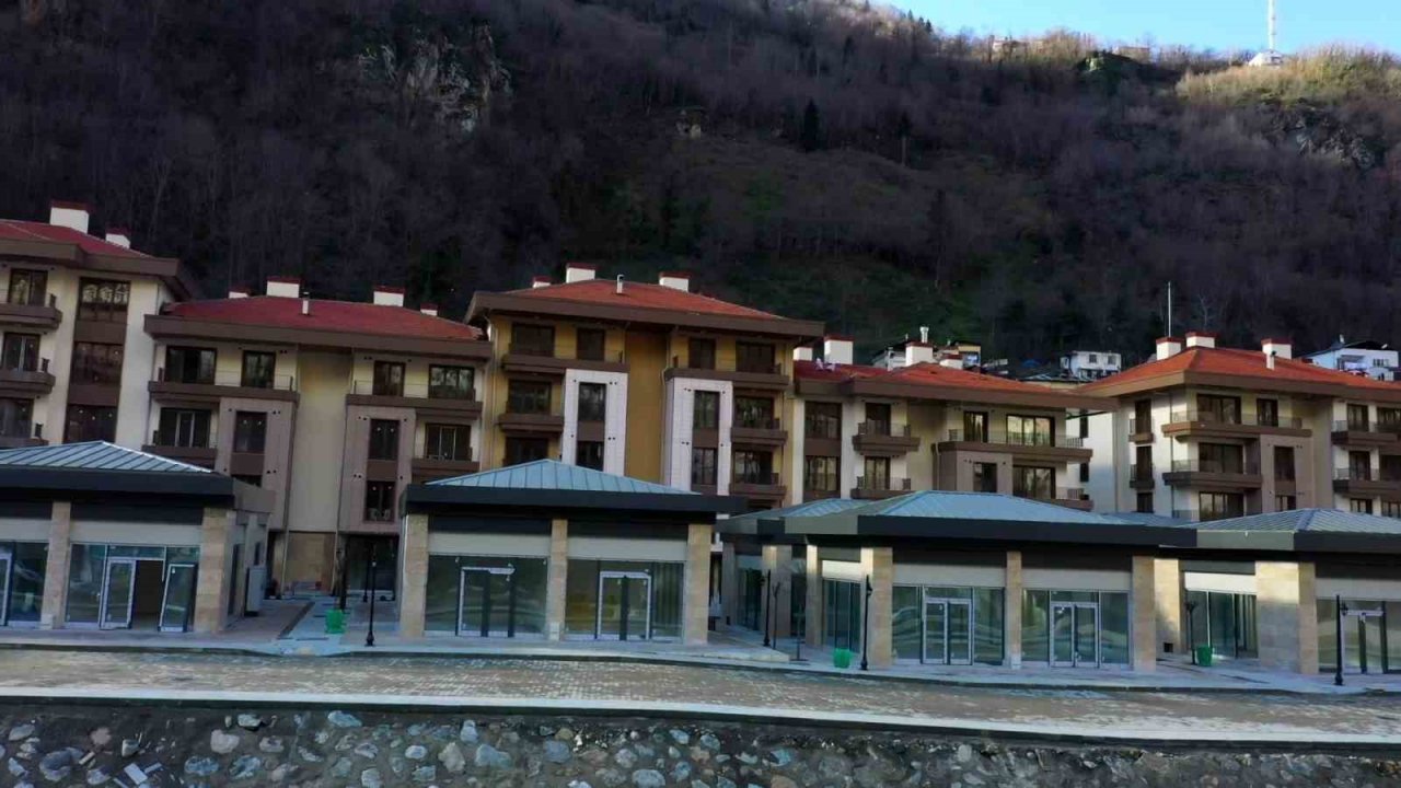 Giresun’da selin yaraları sarıldı, selzedeler anahtarlarını alarak evlerine kavuştu