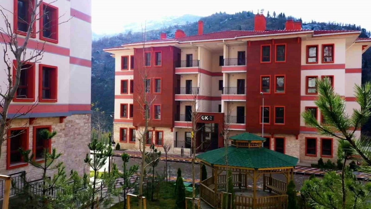 Giresun’da selin yaraları sarıldı, selzedeler anahtarlarını alarak evlerine kavuştu