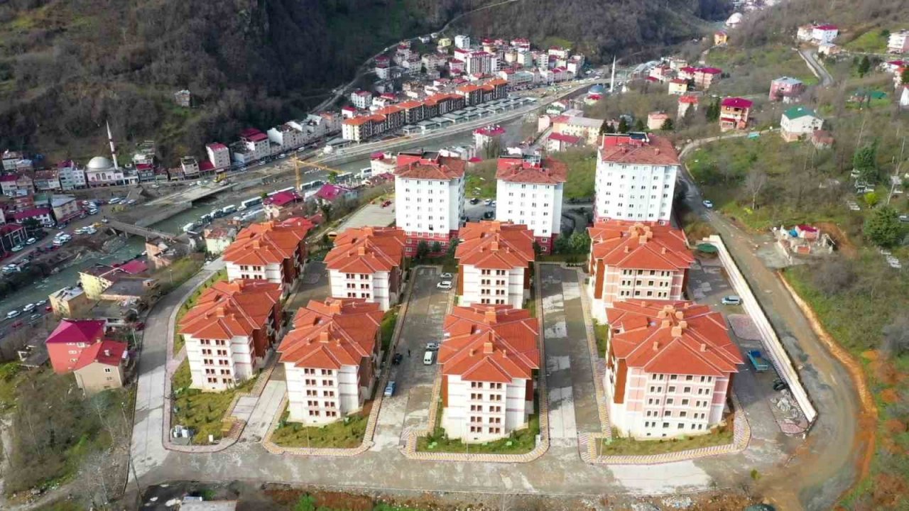 Giresun’da selin yaraları sarıldı, selzedeler anahtarlarını alarak evlerine kavuştu