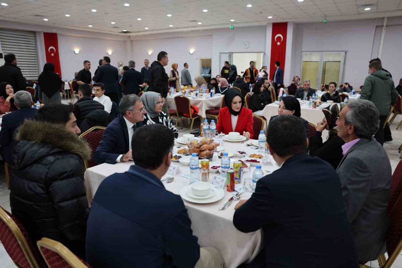 Hacılar’da şehit aileleri, gaziler ve depremzedeler iftarda buluştu