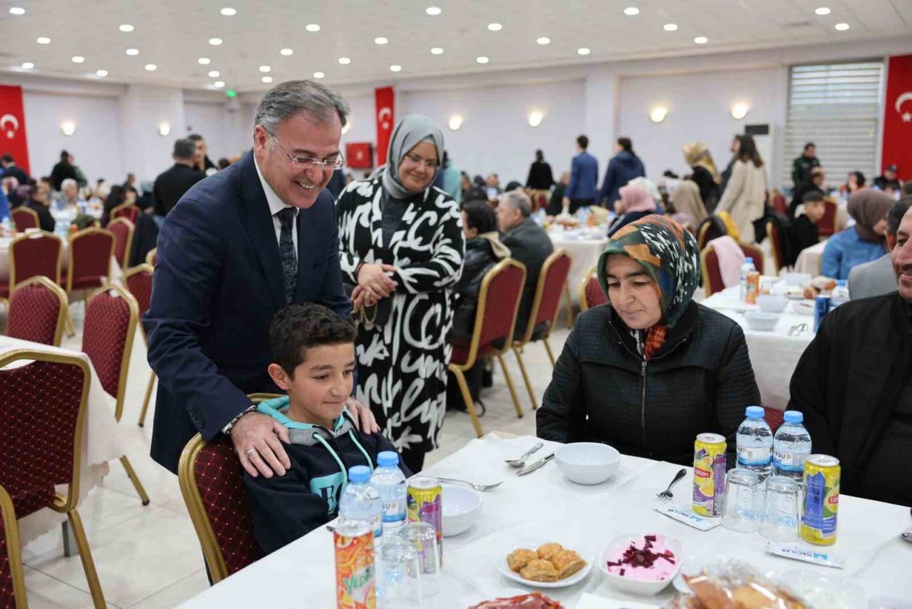 Hacılar’da şehit aileleri, gaziler ve depremzedeler iftarda buluştu