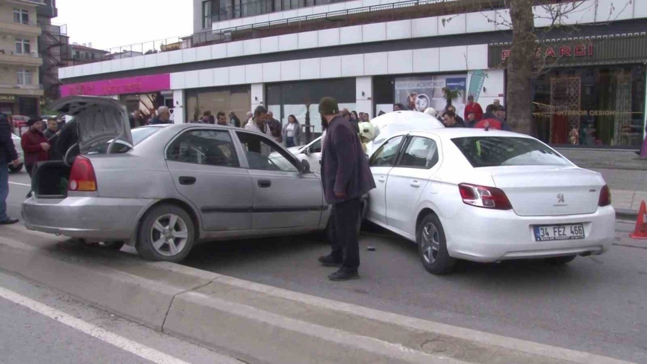 Kartal’da feci kaza: 2’si çocuk 4 yaralı