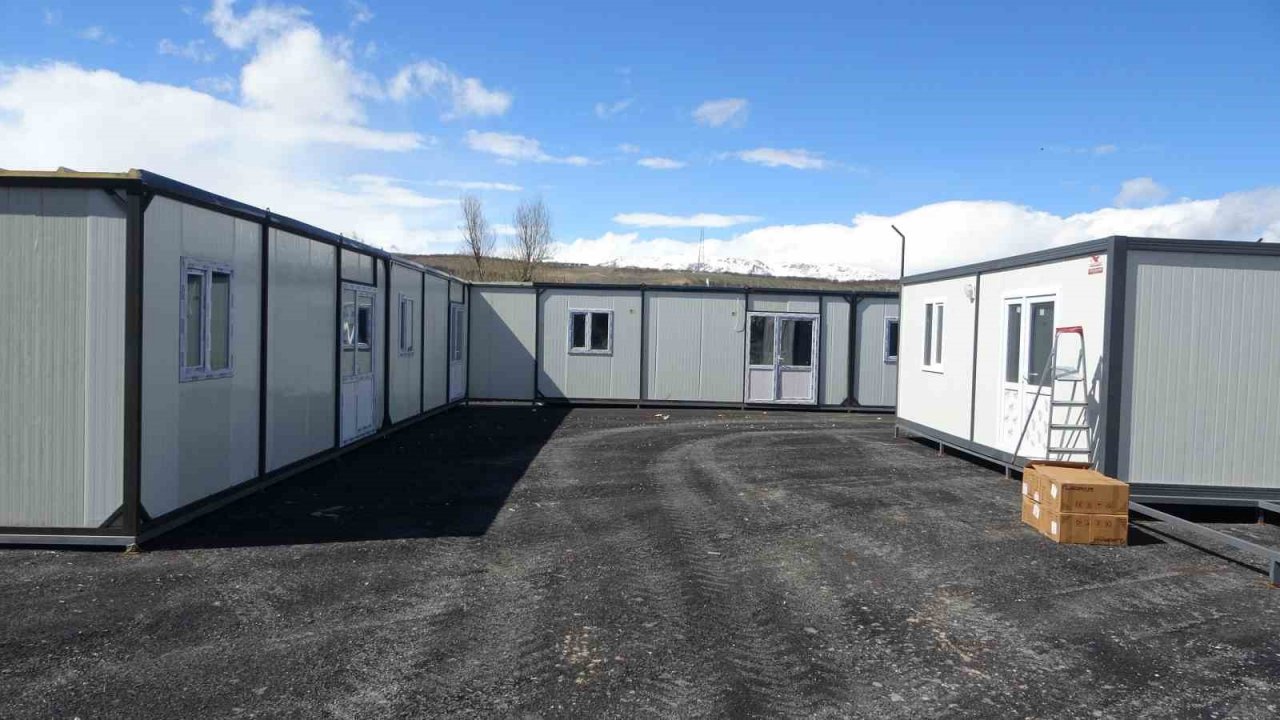 Malatya’da depremzede esnaf için konteyner çarşı kuruluyor