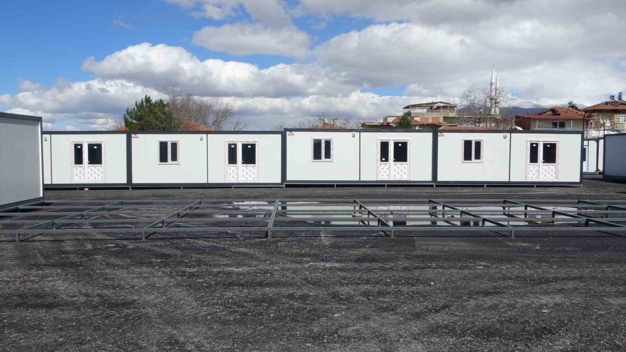 Malatya’da depremzede esnaf için konteyner çarşı kuruluyor