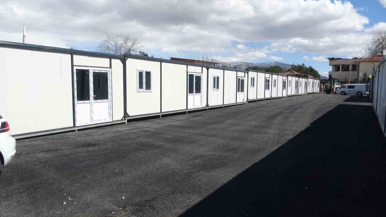 Malatya’da depremzede esnaf için konteyner çarşı kuruluyor