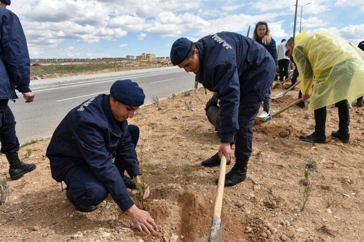 Karaman’da depremde ölen üniversite öğrencilerin anısına fidan dikildi