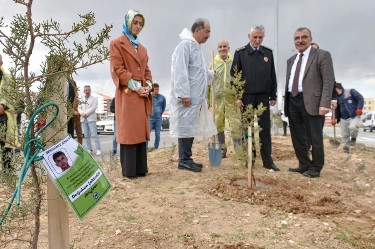 Karaman’da depremde ölen üniversite öğrencilerin anısına fidan dikildi