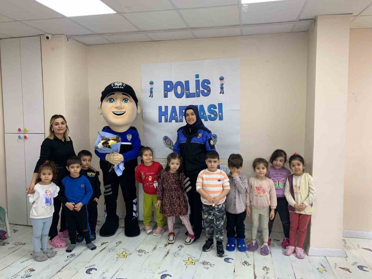 Kars’ta polis çocukları bilgilendirdi