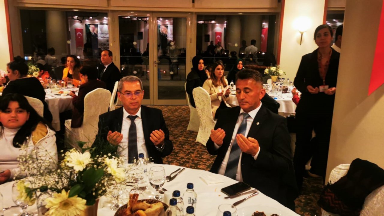 Kaymakam Aksoy, çocuklarla ve muhtarlarla iftarda bir araya geldi