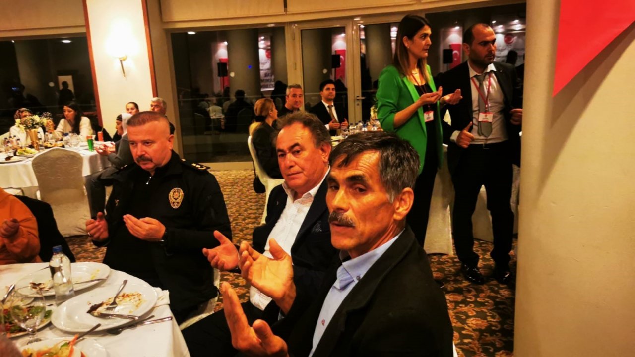 Kaymakam Aksoy, çocuklarla ve muhtarlarla iftarda bir araya geldi