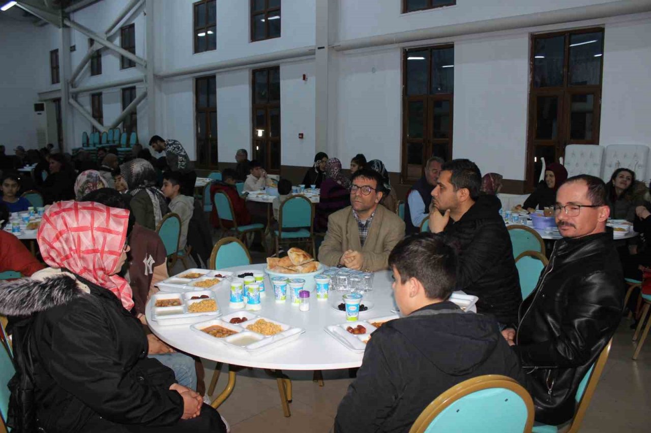 Osmaneli’nde yetim ve öksüz çocuklar ile aileleri için iftar verildi