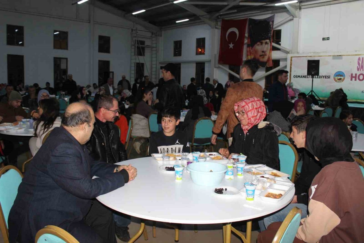 Osmaneli’nde yetim ve öksüz çocuklar ile aileleri için iftar verildi