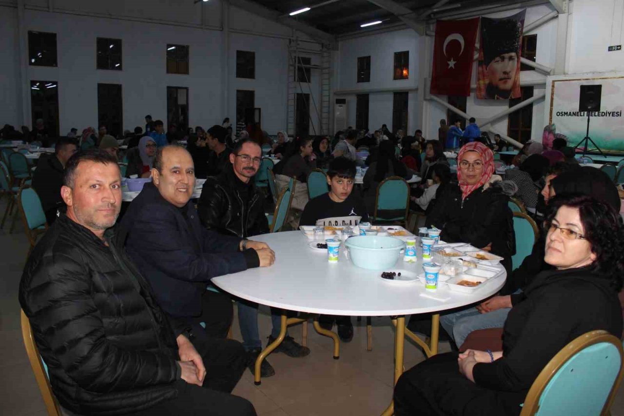 Osmaneli’nde yetim ve öksüz çocuklar ile aileleri için iftar verildi