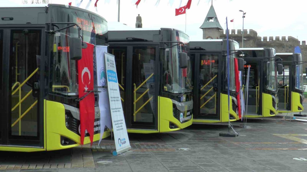 Başkan Büyükkılıç, 12 adet yeni otobüsü tanıttı