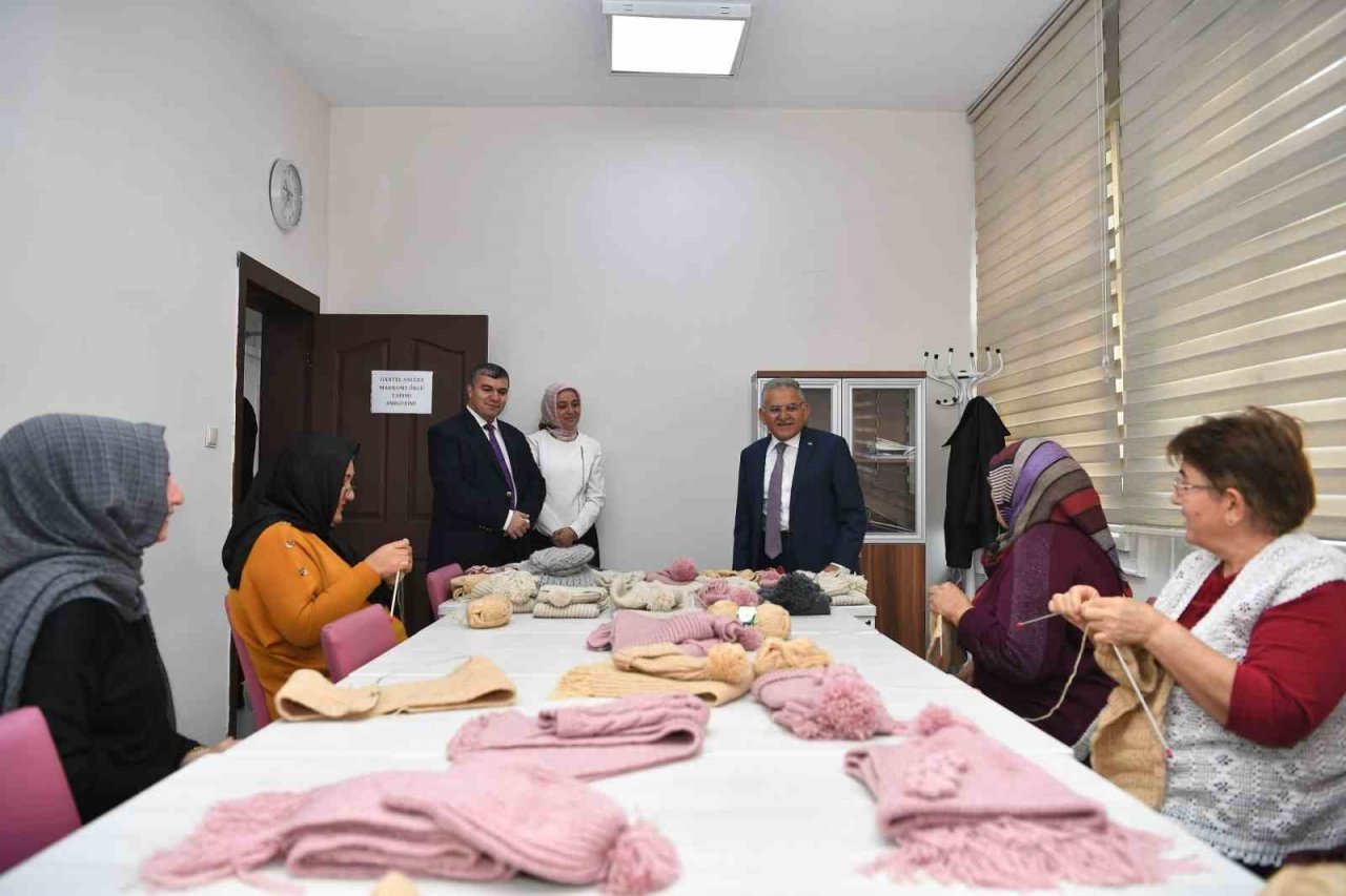 Büyükşehir’in "Çocuklarımıza iyilik örün" Kampanyası ile 4 bin yumak ip, iyiliğe dönüştü