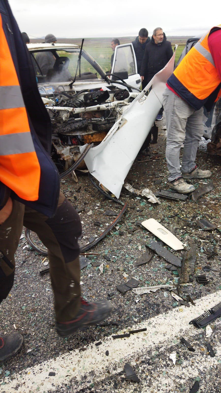 2 otomobilin kafa kafaya çarpıştığı kazada 1 kişi hayatını kaybetti